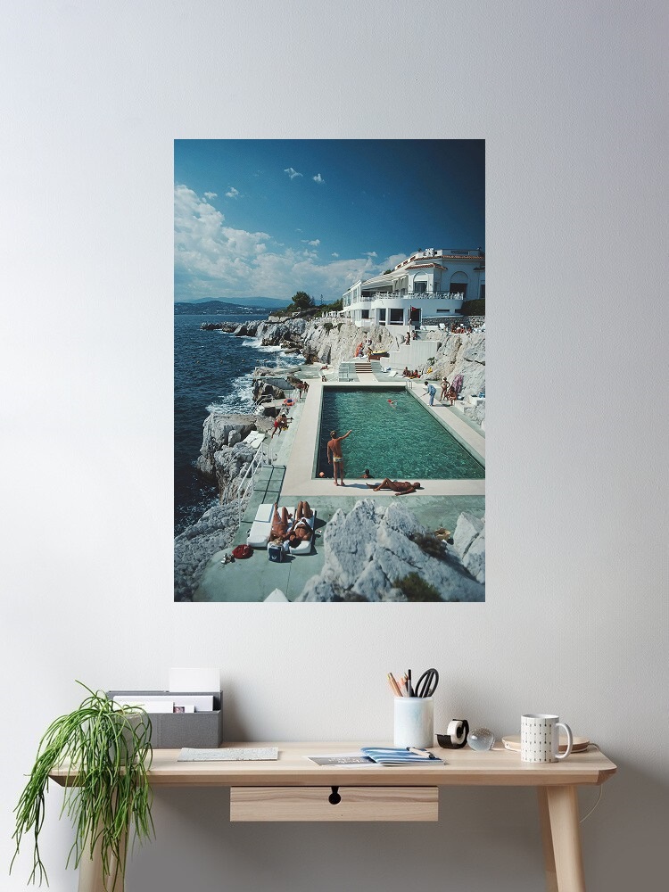 Luxury Lifestyle Pictures - Retro Poolside Host Luxury Lifestyle By