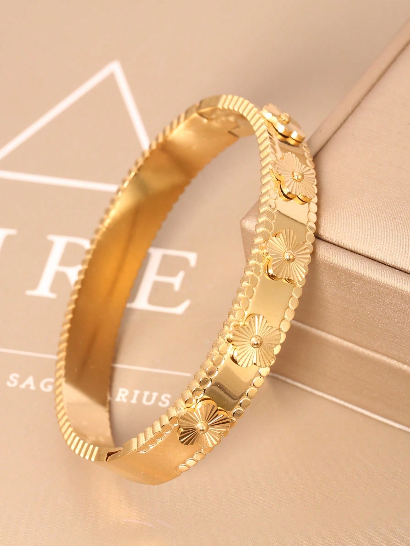 Luxury Lifestyle Niche - 1 Piece of European and American