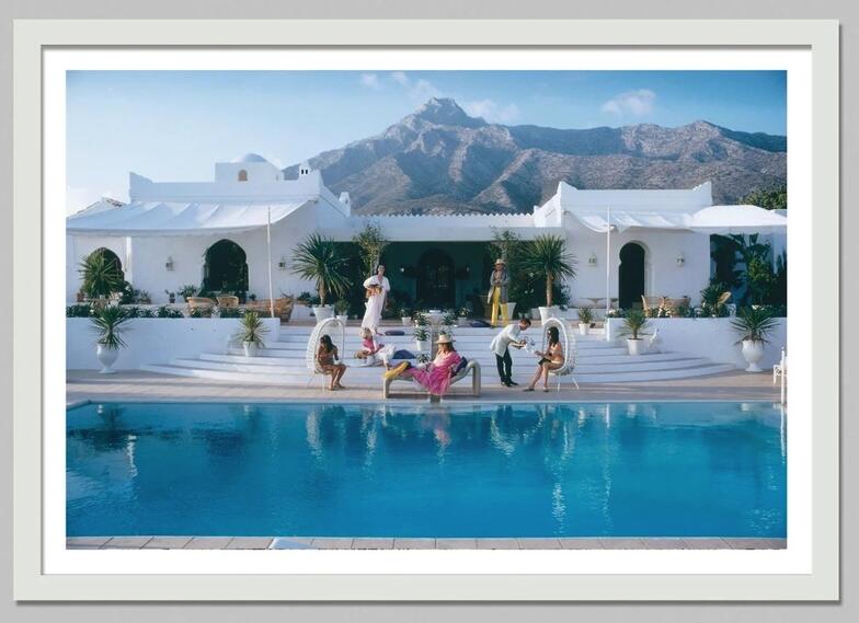 Retro Poolside Host Luxury Lif - огляд і ціна Luxury Lifestyle Pictures