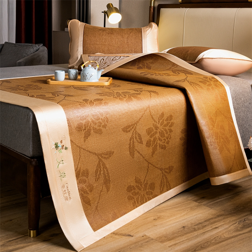 Bamboo Cooling Mat and Pillowc - огляд і ціна Silk Pillowcase Set